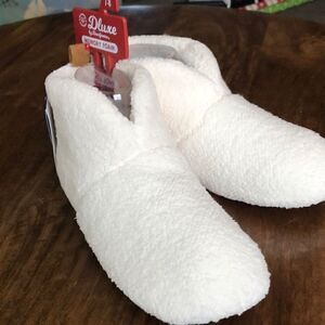 COPY 1- Dluxe by Dearfoams memory foam bootie slippers women’s size medium